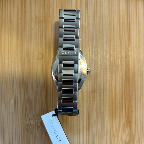 Gucci Watch With 37mm Silver Face & Silver Bracelet - Picture 7 of 10